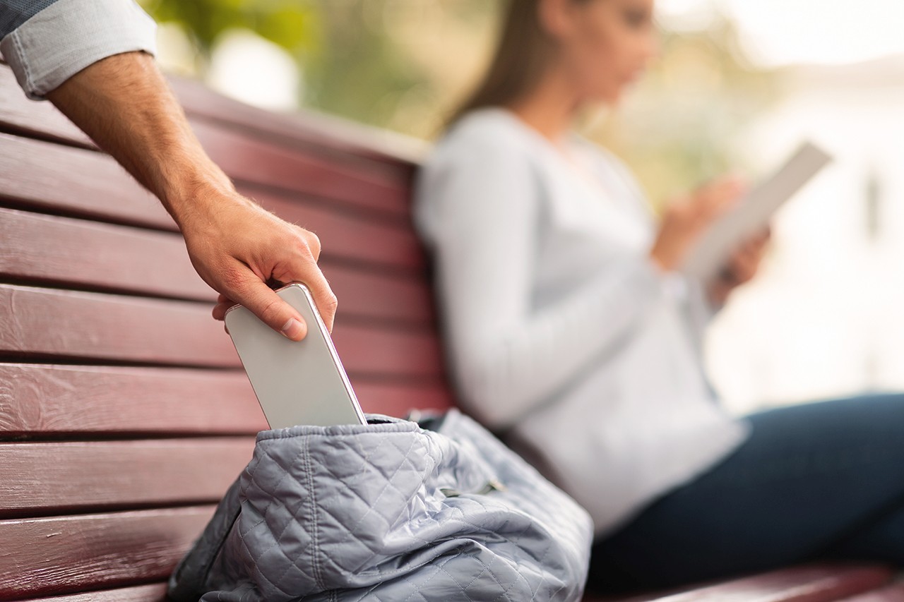 Smartphones in der Öffentlichkeit nie unbeaufsichtigt lassen